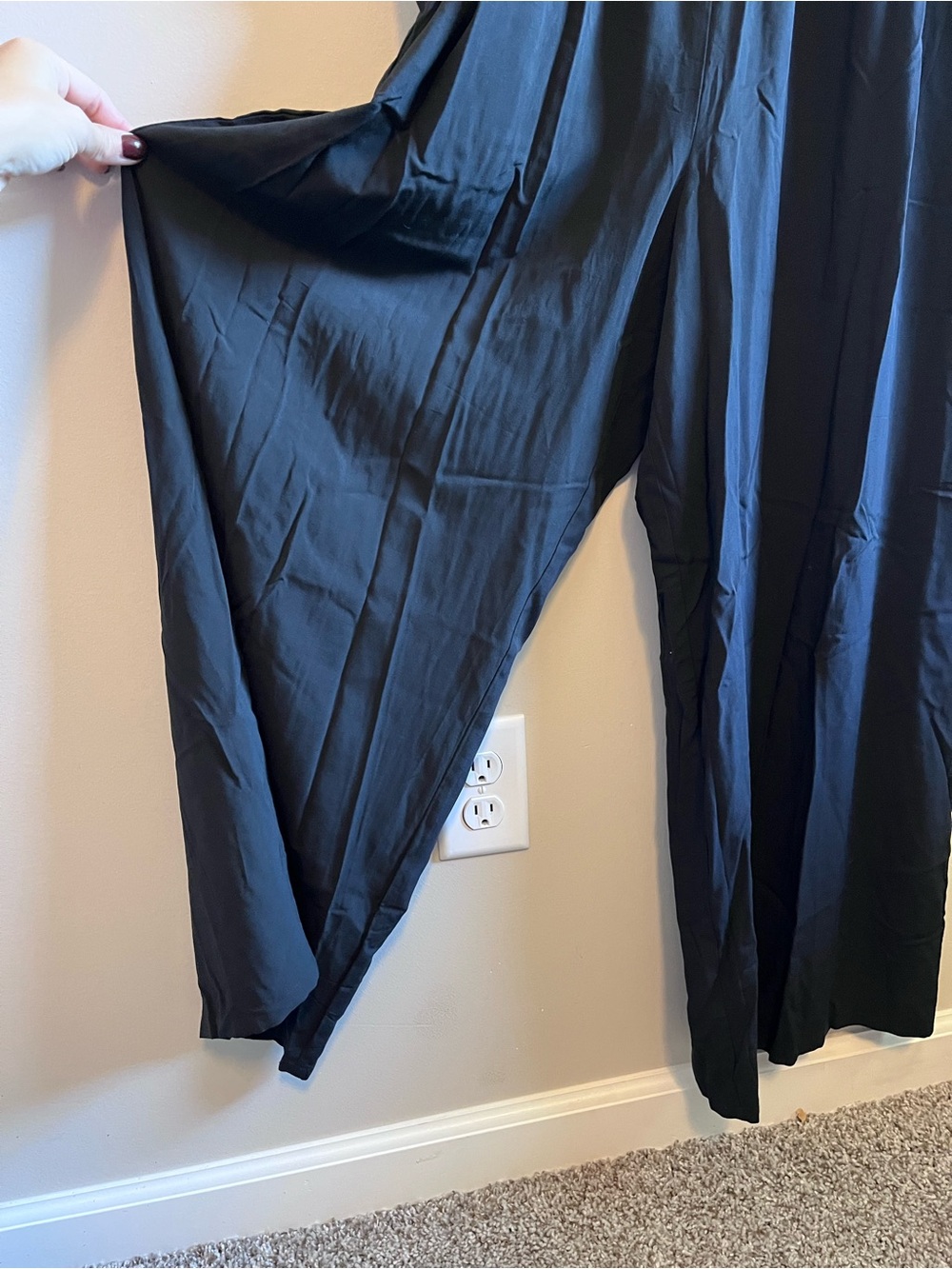 Gap Sleeveless V-Neck Wide Leg Black Jumpsuit - Picture 5 of 11